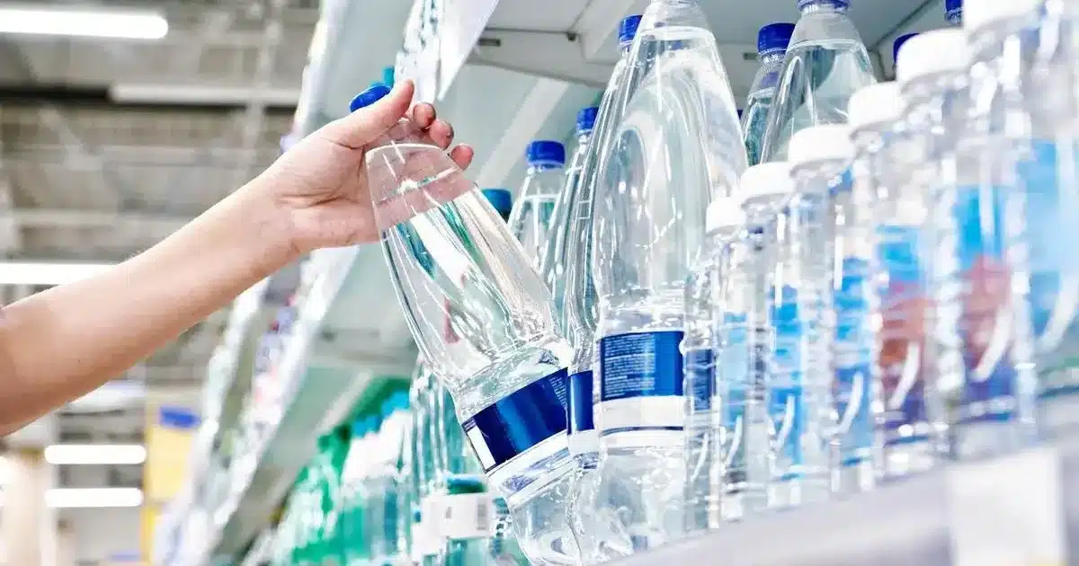 78 % des bouteilles d’eau contiennent des microplastiques : voici les 4 marques les plus fiables