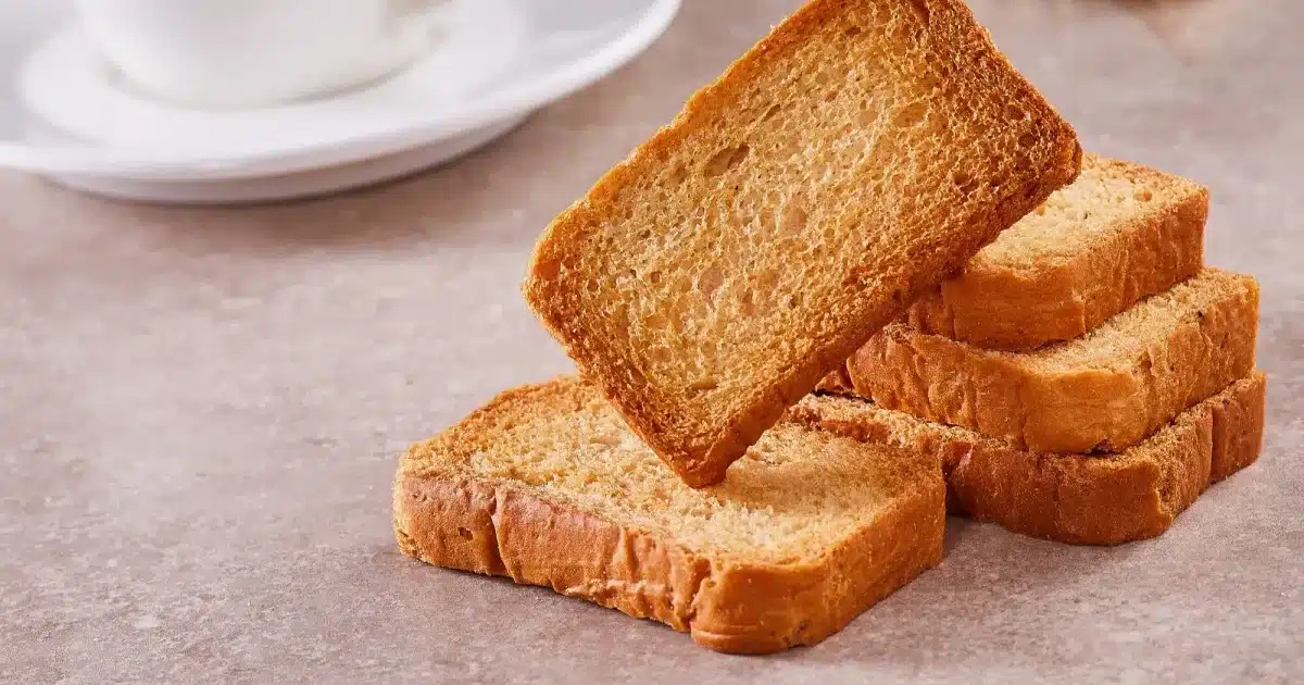 Bonnes pour la santé et croustillantes : ces 3 marques de biscottes sont notées 100/100 sur Yuka