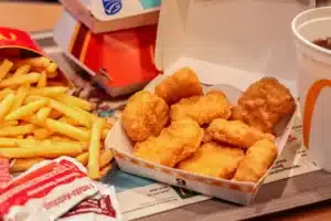 Comment savourer les Chicken McNuggets de McDonald's à la manière d'un employé