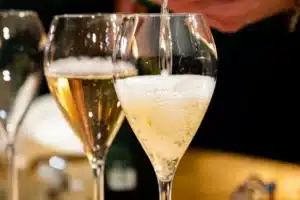 La différence culturelle entre le cava et le prosecco