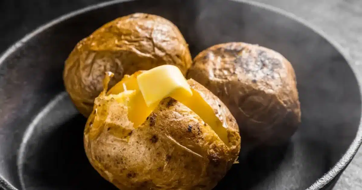 La meilleure façon de cuire une pomme de terre au four dans une friteuse à air