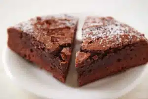 Le gâteau au chocolat dont tout le monde parle : la recette du chef pâtissier Yann Couvreur enfin dévoilée