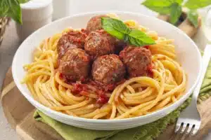 Les restes de spaghetti collés ensemble ? Utilisez cette astuce qui ne les dilue pas