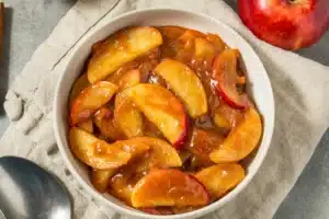 Oubliez le four : les pommes cuites sont encore meilleures quand elles sont préparées sur votre grill