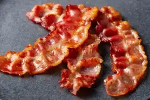 Pour une approche unique du bacon, ajoutez d'abord ceci à vos tranches