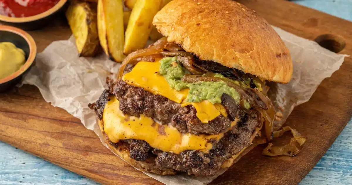 Qui a inventé le smash burger ? (Indice : ce n'était pas la chaîne de restaurants)