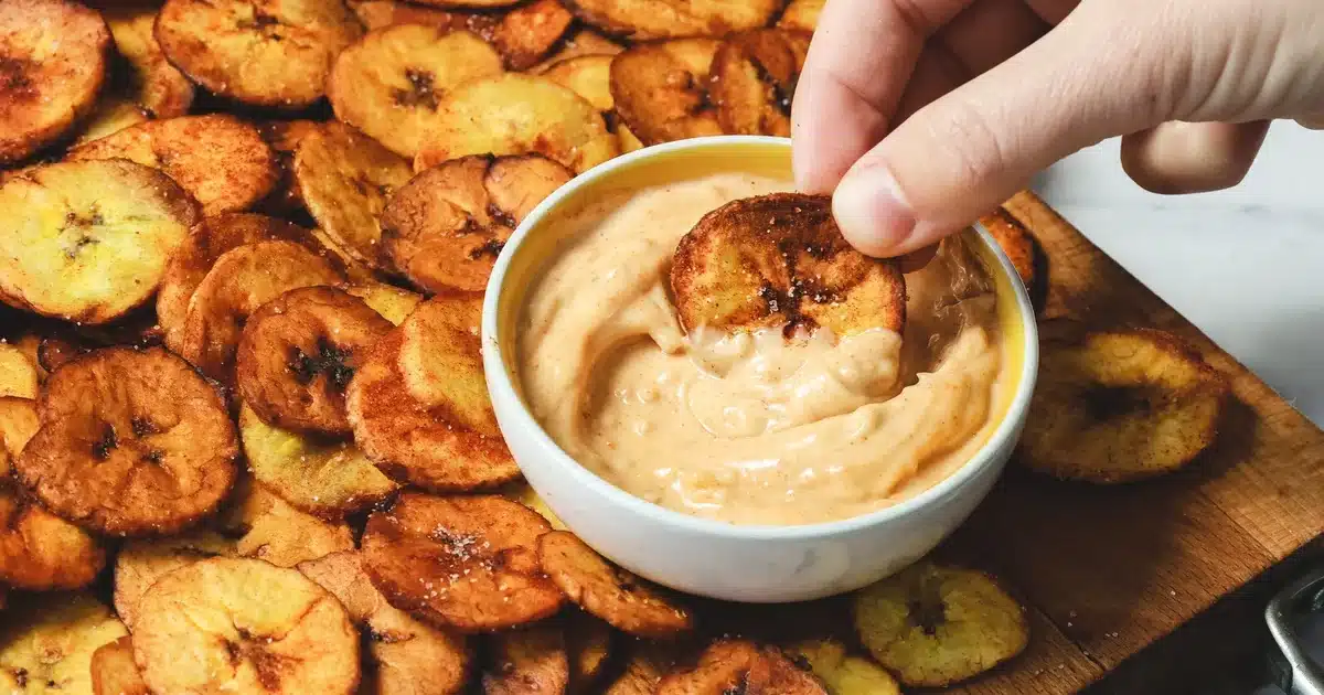 Recette de chips de plantain épicées à 3 ingrédients