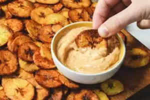 Recette de chips de plantain épicées à 3 ingrédients