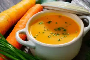 « Seulement 3 ingrédients » : Stéphanie Le Quellec partage sa recette de la « soupe aux 3 C », elle va devenir votre préférée