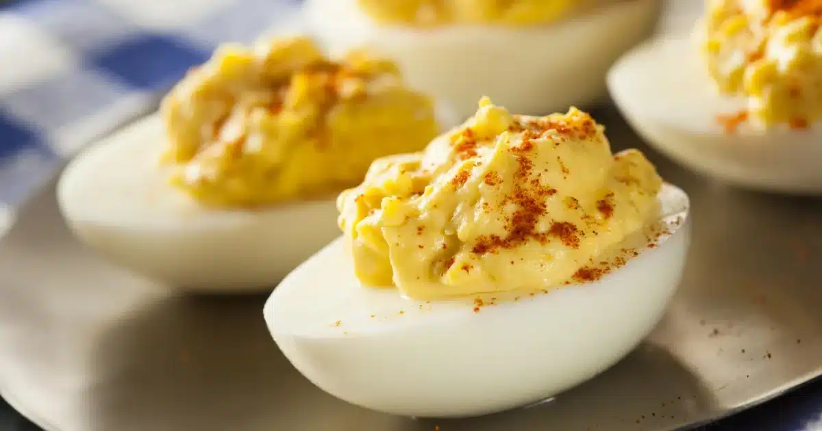 Si vous n'avez pas encore essayé les œufs mimosa à la friteuse à air, c'est le moment