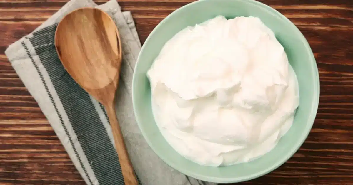 Skyr, yaourt grec ou fromage blanc : l’un coûte cher pour rien, l’autre est un vrai atout santé