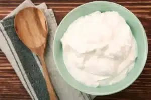 Skyr, yaourt grec ou fromage blanc : l’un coûte cher pour rien, l’autre est un vrai atout santé
